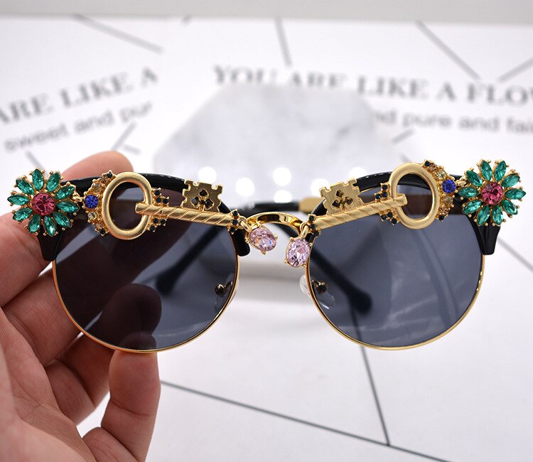 Crystal Rhinestone Baroque Sunglasses Women Brand Designer Summer Luxury Ladies Sunglasses for Summer