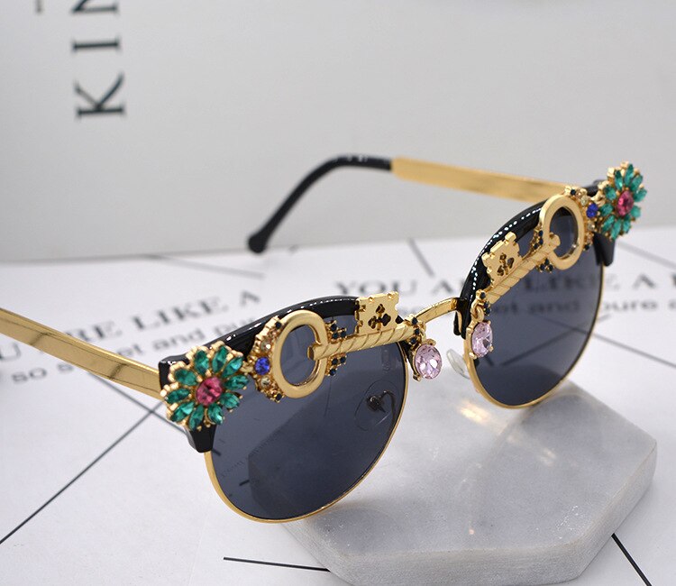 Crystal Rhinestone Baroque Sunglasses Women Brand Designer Summer Luxury Ladies Sunglasses for Summer