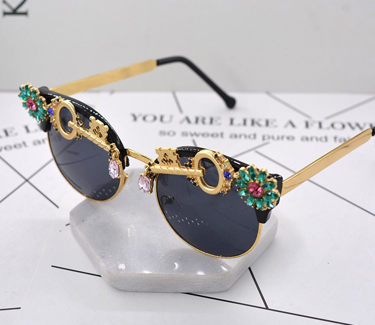 Crystal Rhinestone Baroque Sunglasses Women Brand Designer Summer Luxury Ladies Sunglasses for Summer