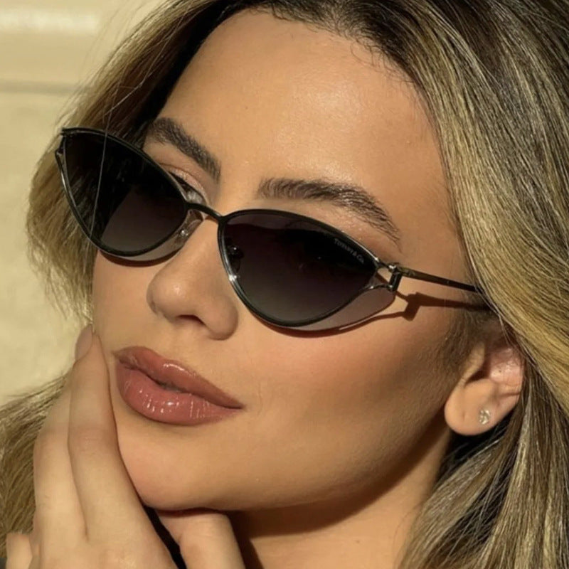 Triangle cat eye sunglasses with hollowed out high-end feel, new personalized sunglasses, trendy metal sunglasses